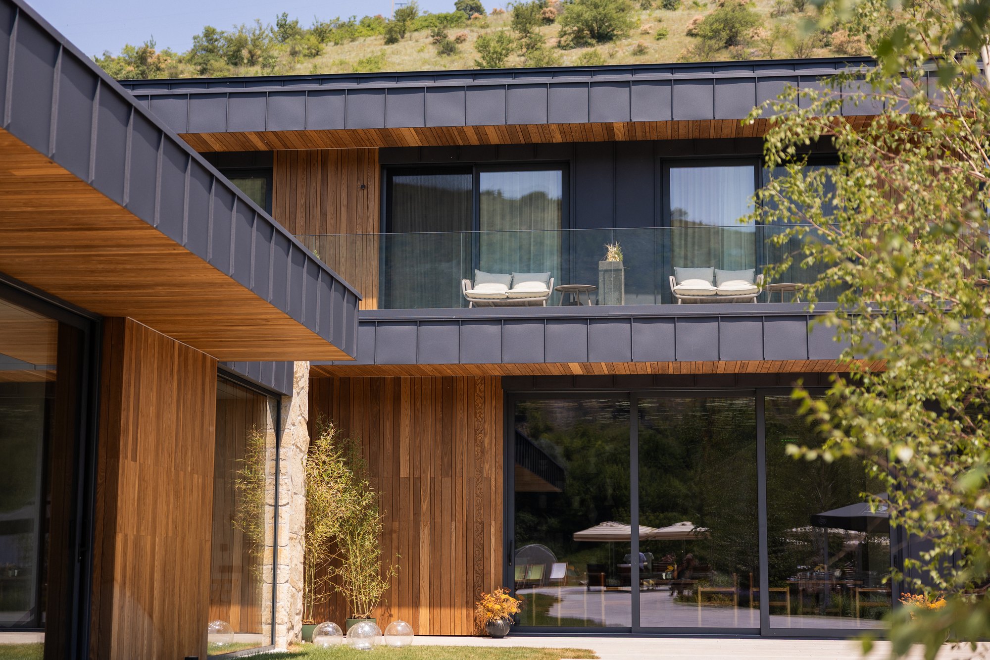 Five rooms, seven views